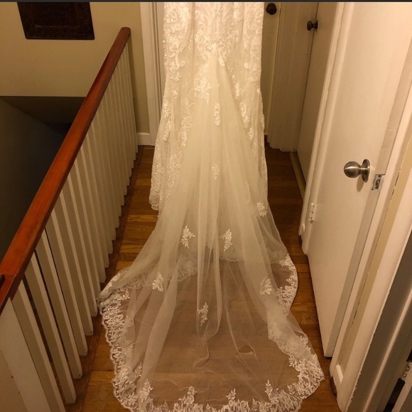 SOLD Galina Signature Wedding Dress - Picture 7 of 9